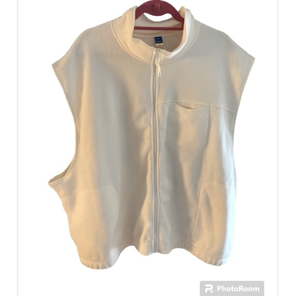 Old Navy full zip vest. Size 4X. New without tags. - Picture 2 of 11